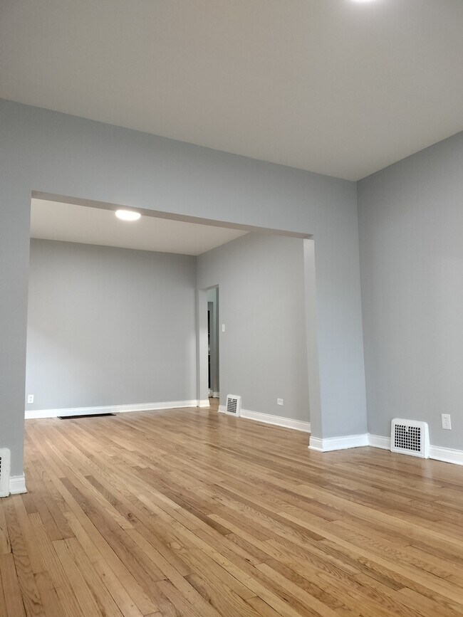 Building Photo - 1344 W 98th Pl