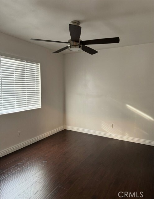 Building Photo - 847 W Gage Ave