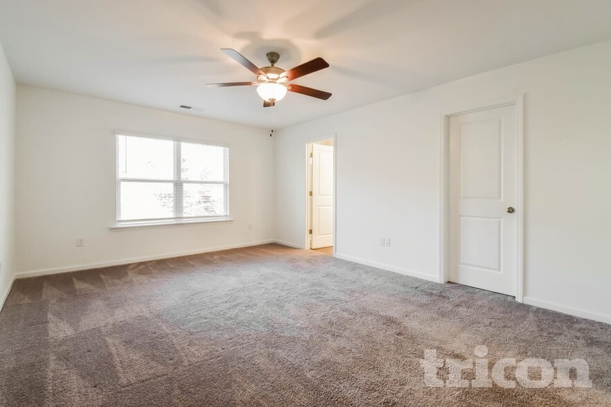 Building Photo - 2070 Rosemary Park Ln