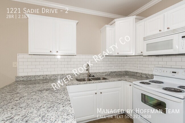 Building Photo - 1221 Sadie Dr