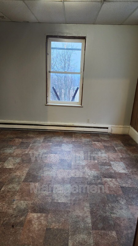 Building Photo - 422 City Ave