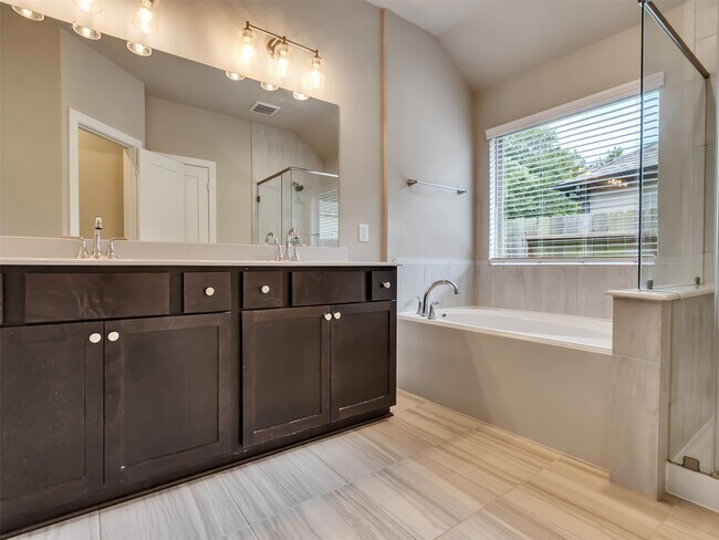 Building Photo - 8510 Amber Bend Dr