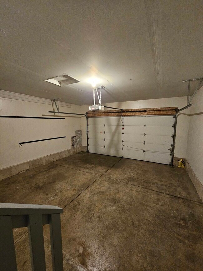 Building Photo - 420 Merry Oaks Rd