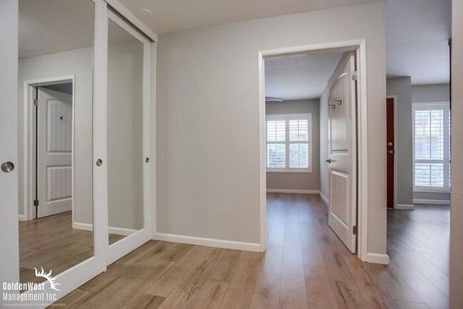 Building Photo - Upgraded 1Bdm 1Ba Condo in Beautiful Del Mar!