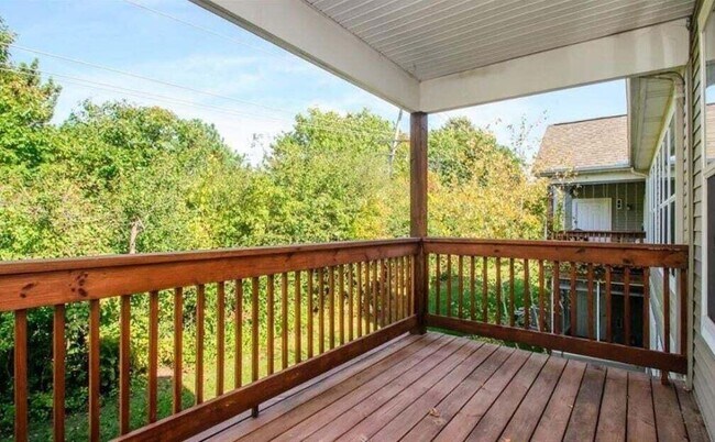 Building Photo - 1430 Fox Pointe Cir