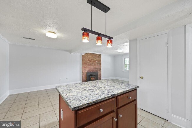 Building Photo - 13724 Lynhurst Dr