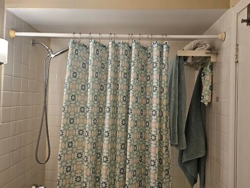 Building Photo - 6325 N Sheridan Rd