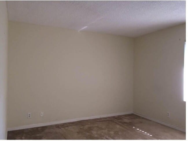 Building Photo - 4328 Woodstock Dr