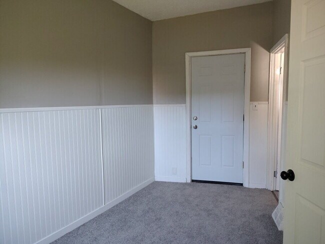 Building Photo - 4212 Apple Ave