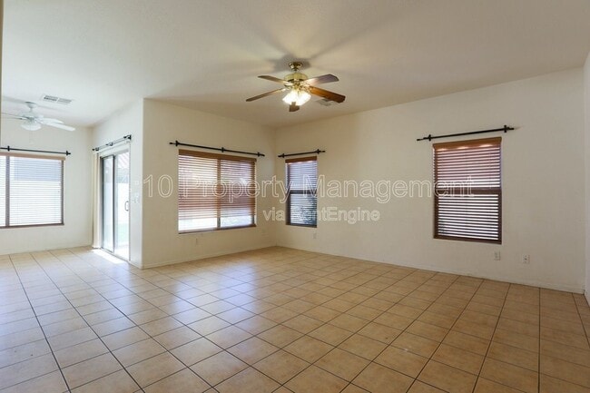 Building Photo - 2644 E Chester Dr