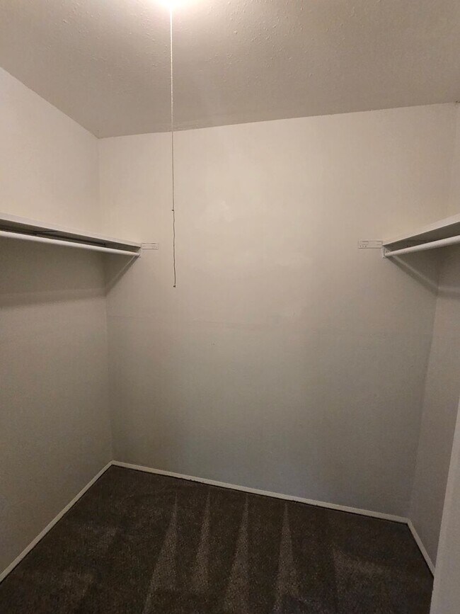 Building Photo - Beautifully Renovated Condo With Huge Balcony!