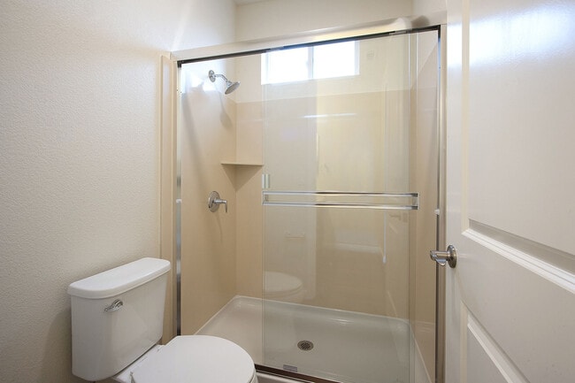 Building Photo - New and modern 2 bedroom townhome just ste...