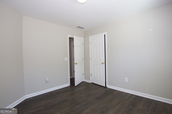 Building Photo - 585 Chapel Walk Ln SE