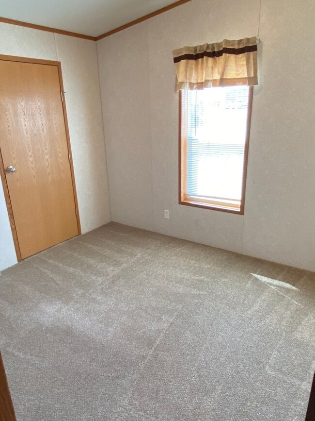 Building Photo - 3 bd 2ba DW Available Today!