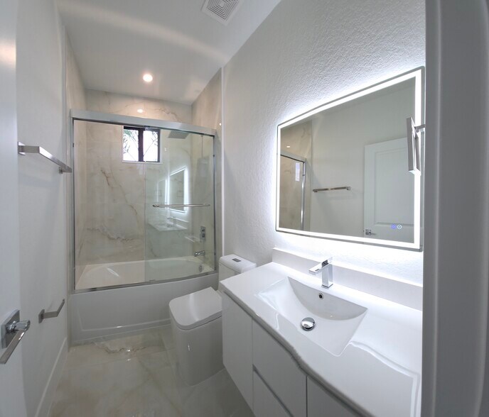 Building Photo - 1313 NW 6th Ave