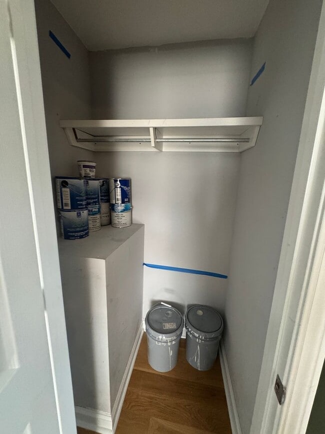 Building Photo - 3 bed, 2.5 bath home with spacious layout and oversized den/bonus room. Features include a fully ...