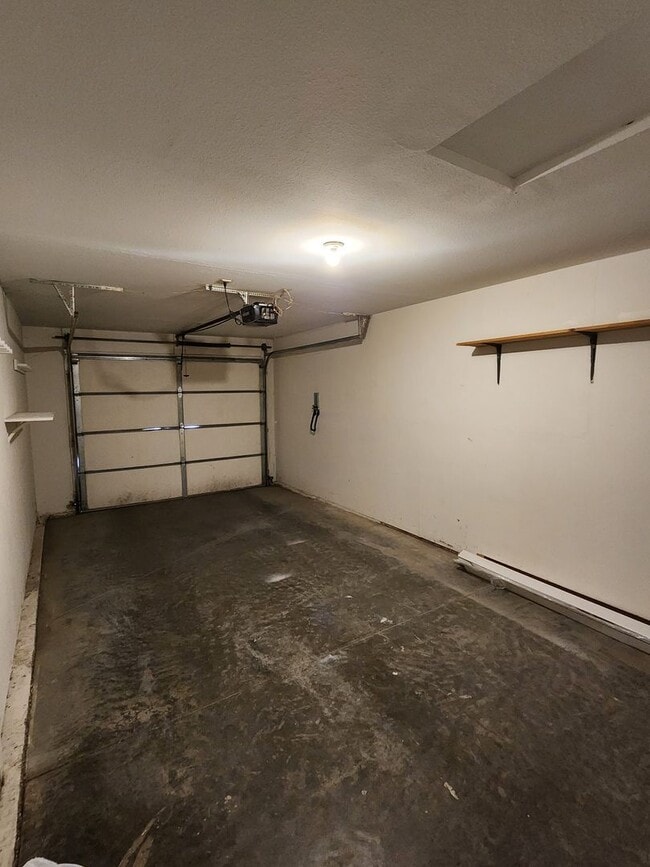 Building Photo - 1351 E Oakland St