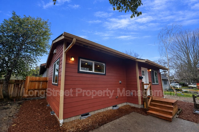 Building Photo - 1052 SW Western Blvd