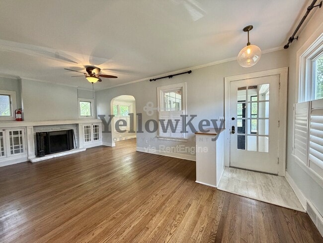 Building Photo - 376 Hill Ave