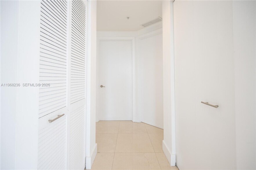 Building Photo - 201 SW 17th Rd