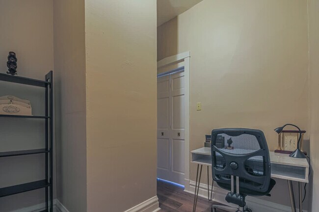 Building Photo - 839 Dunlop Ave