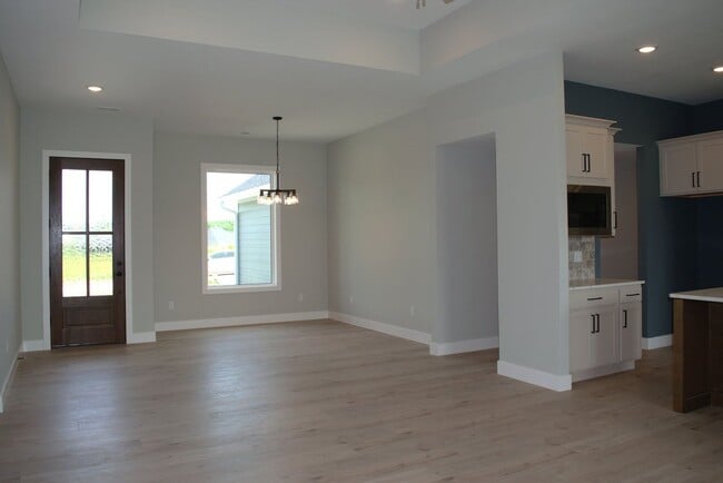 Building Photo - Beautiful 3 Bed 2 Bath Ranch In The Brooks!