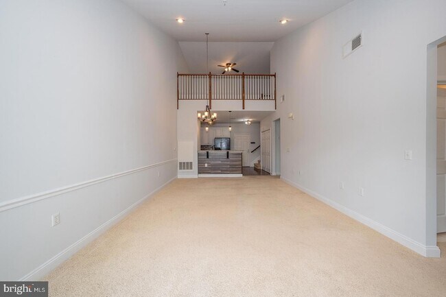 Building Photo - 300 W Elm St