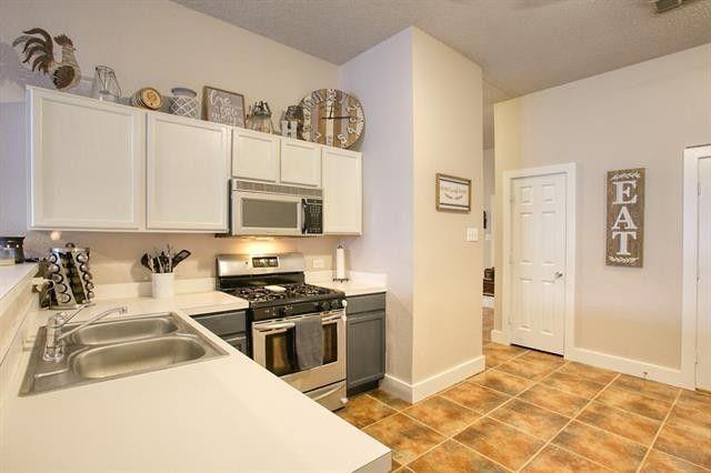 Building Photo - 1100 Alexandria Dr