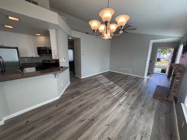 Building Photo - Cozy 3 Bed 2 Bath Home in Brentwood