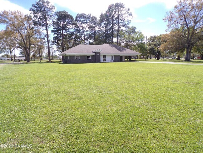 Building Photo - 208 Thoroughbred Dr