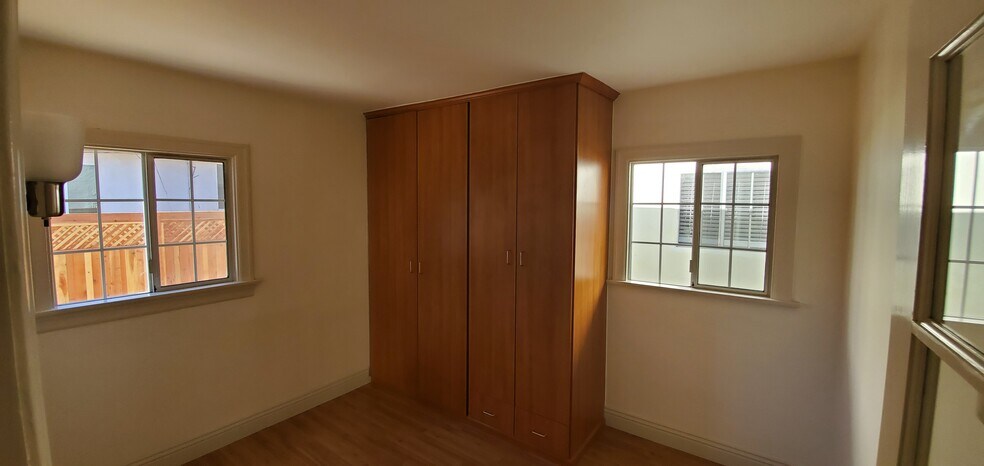 Building Photo - 760 Elmira St #5