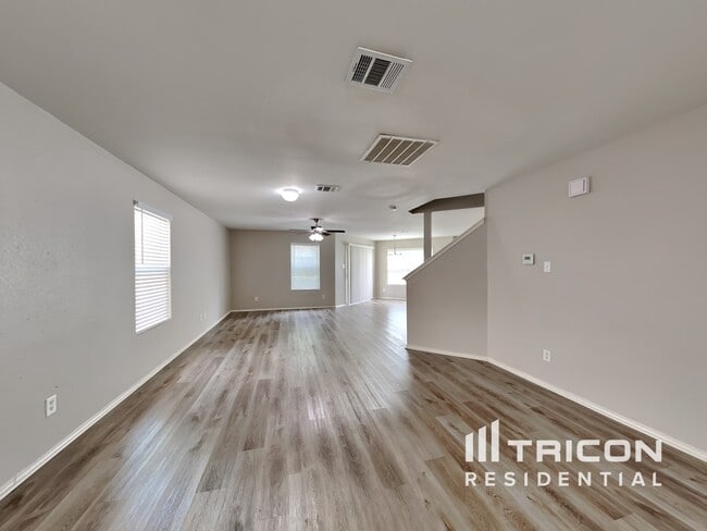 Building Photo - 1042 Condor Dr