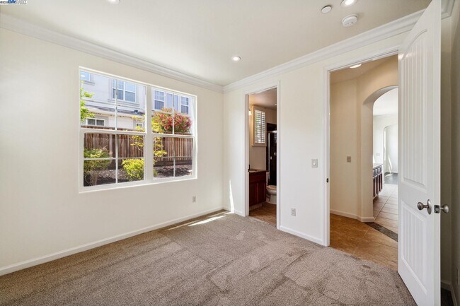 Building Photo - 2131 Chamomile Ct