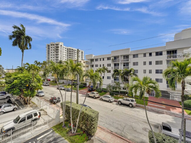 Building Photo - 1658 Bay Rd