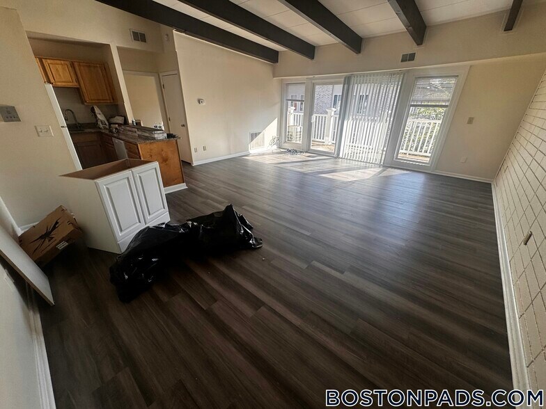 Building Photo - 16 Westgate Dr