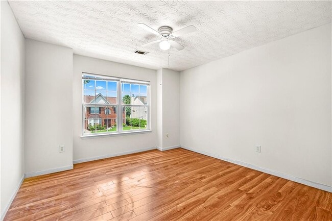 Building Photo - 3740 Crescent Walk Ln NE