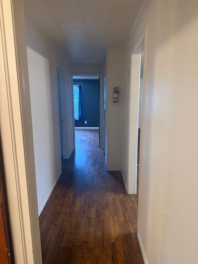 Building Photo - House for Rent!