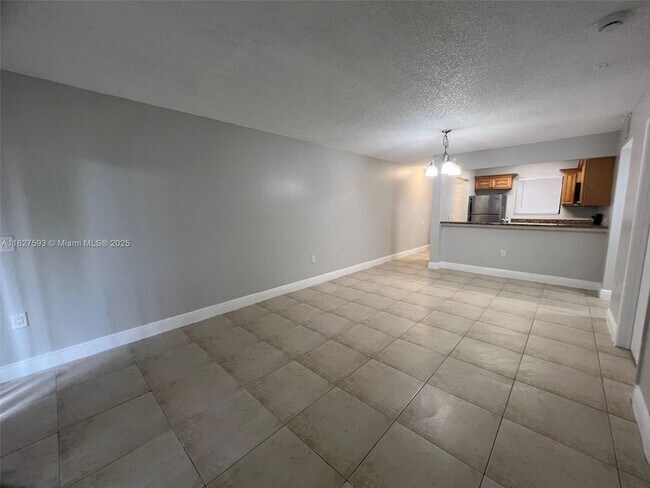 Building Photo - 1543 Lake Crystal Dr