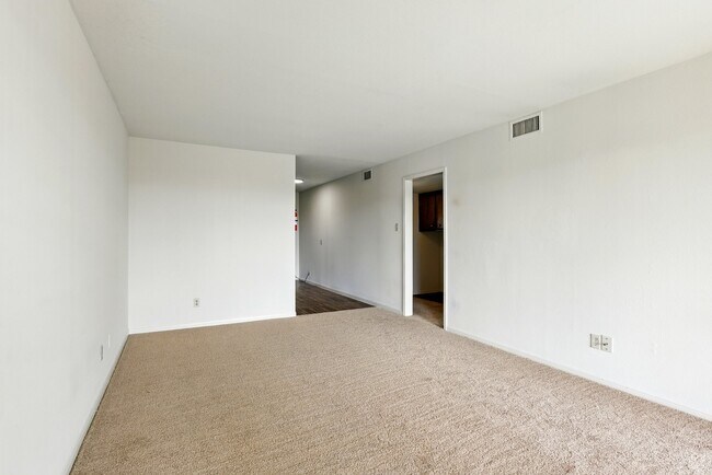 Building Photo - 9641 Hollock St