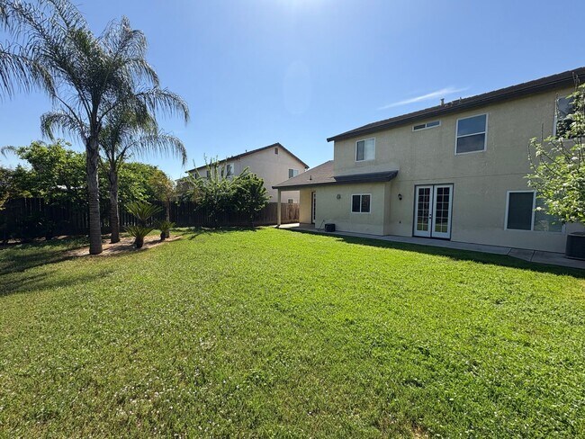 Building Photo - Two story home in SW Visalia coming soon!