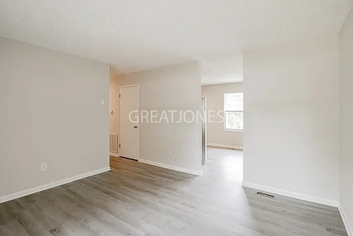 Building Photo - 300 Springwood Dr