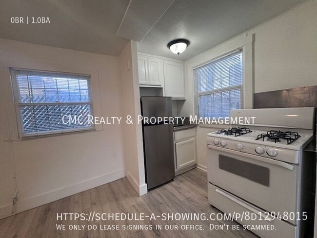 Building Photo - 432 W 9th-