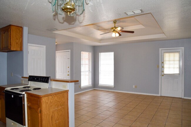 Building Photo - Spacious 3 Bedroom 2 Bath duplex Decatur TX