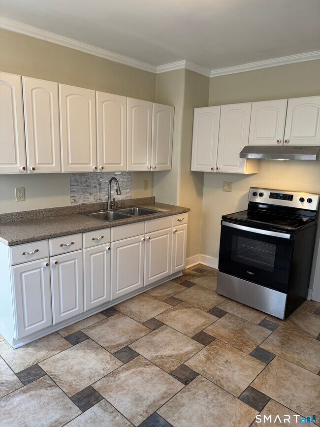 Building Photo - 46 Denison Ave