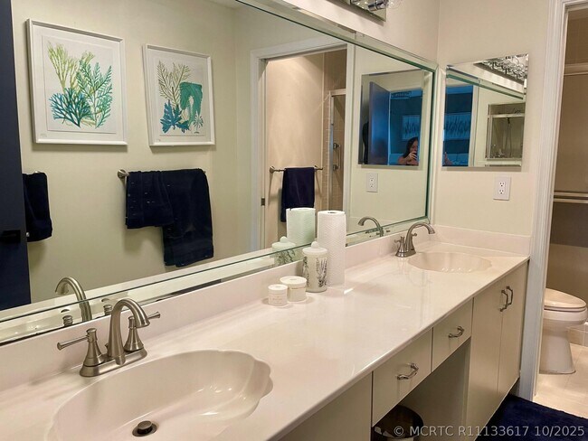 Building Photo - 9709 Shadybrook Dr