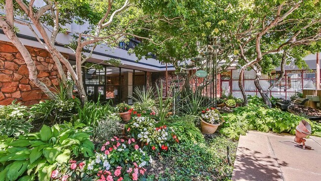 Building Photo - 1020 15th St