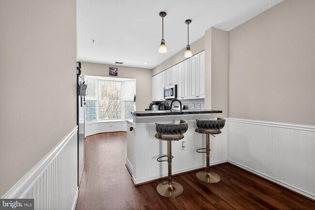 Building Photo - 1221 Rockland Ct