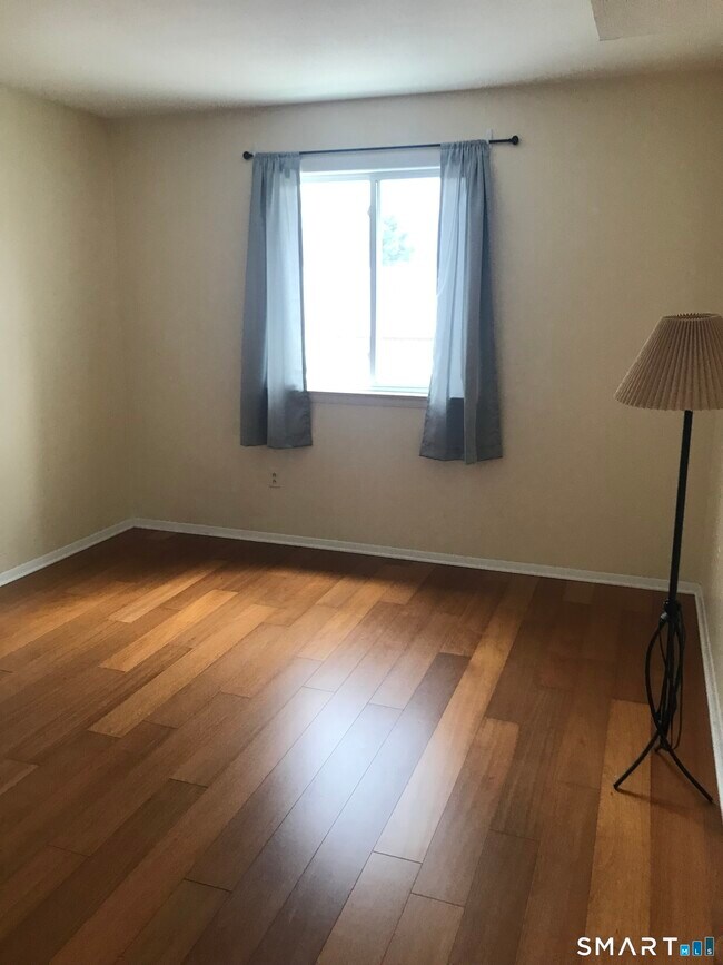 Building Photo - 270 -1 Richard St