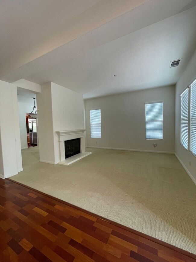 Building Photo - 9707 Deer Trail Dr