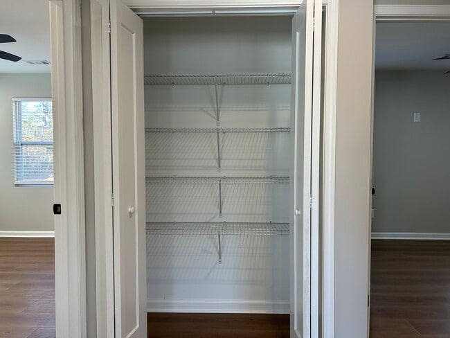 Building Photo - 1226 Beechview Dr SE